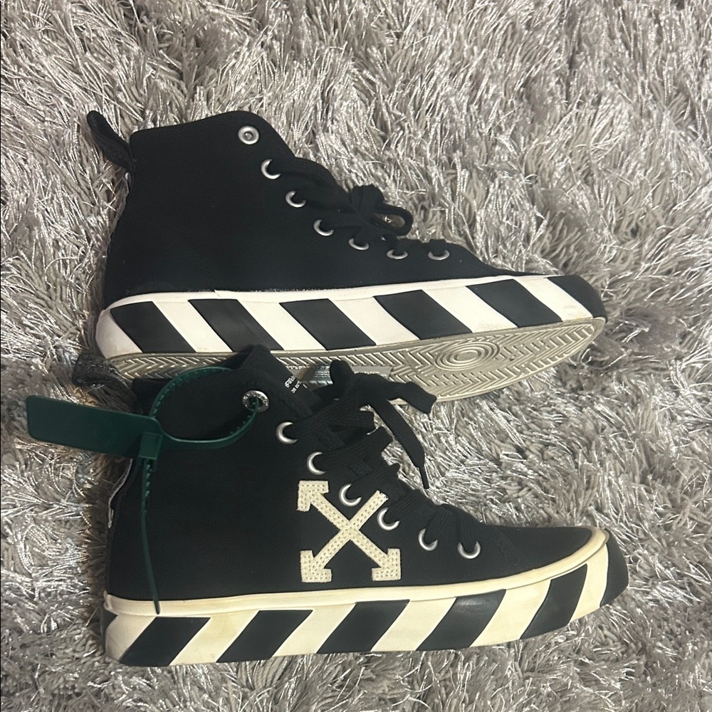 Off-White Unisex Black and White High-Top Sneakers